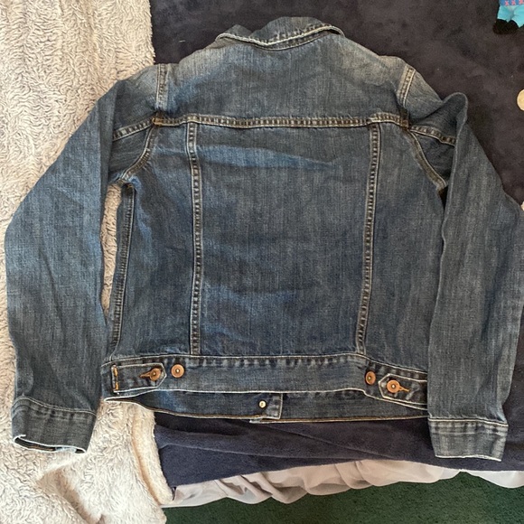 Jean jacket, I’ll be honest I have no idea what brand this is so if you know lmk - Picture 2 of 4